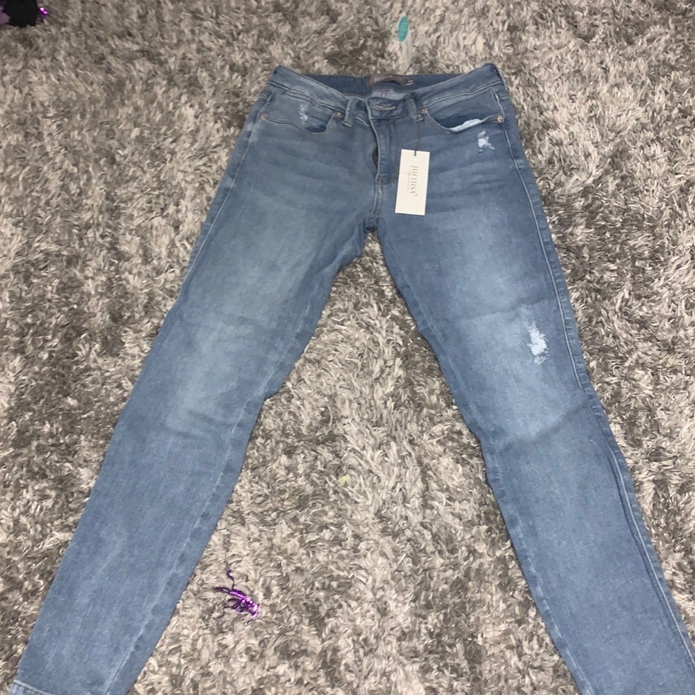 light blue jeans. still has tags perfect condition